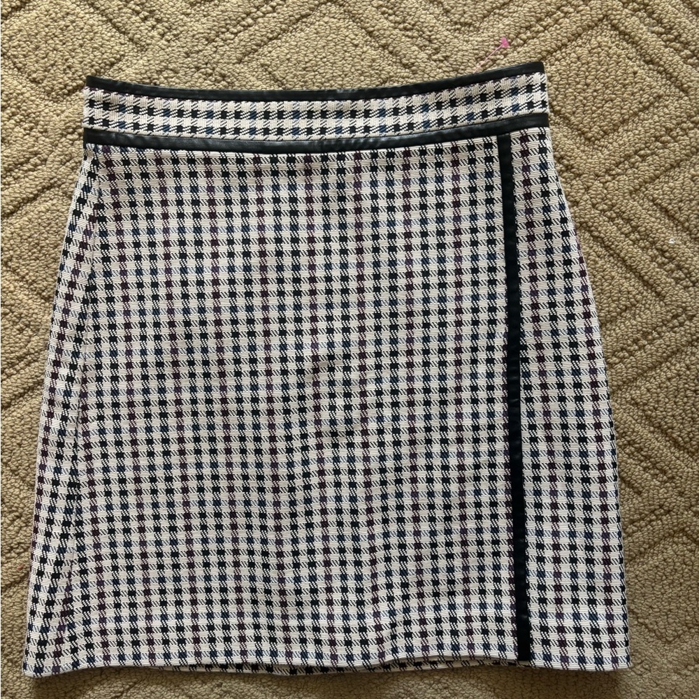 Ann Taylor Black and White Houndstooth A-Line Skirt